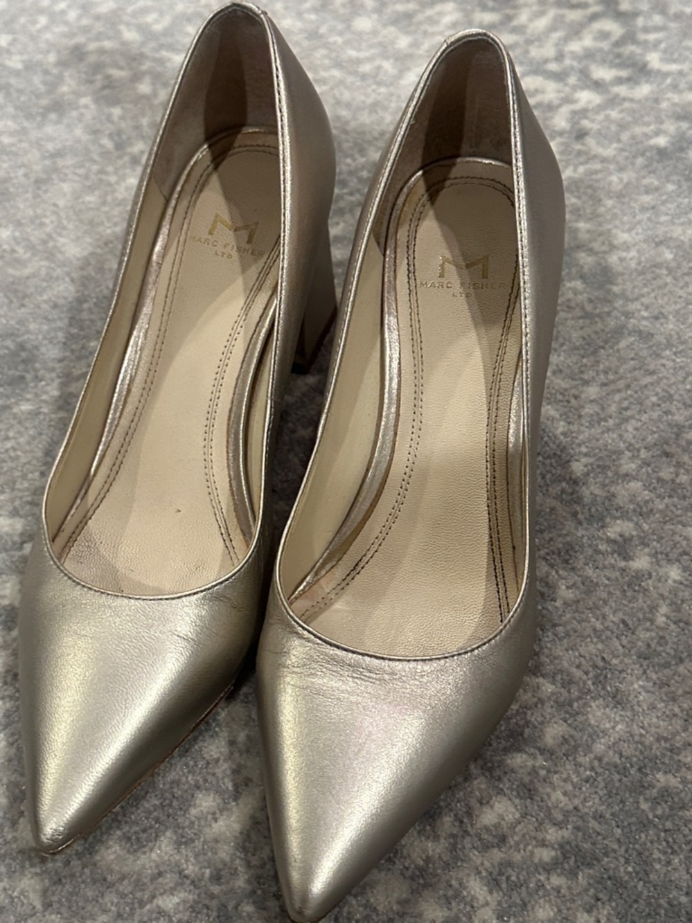 MARC FISHER BLOCK HEEL SIZE 7 WOMANS SHOE